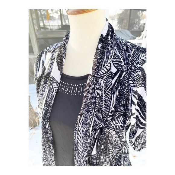 Classic Editions Women’s Twin Set Tee Shirt Black White Crinkle Stretch Sz S - Picture 1 of 9